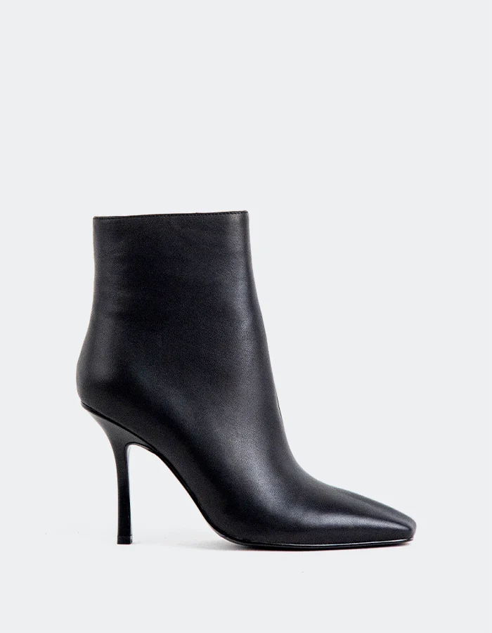 Qianna Black Leather