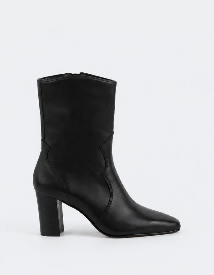 Bellamy Black Leather