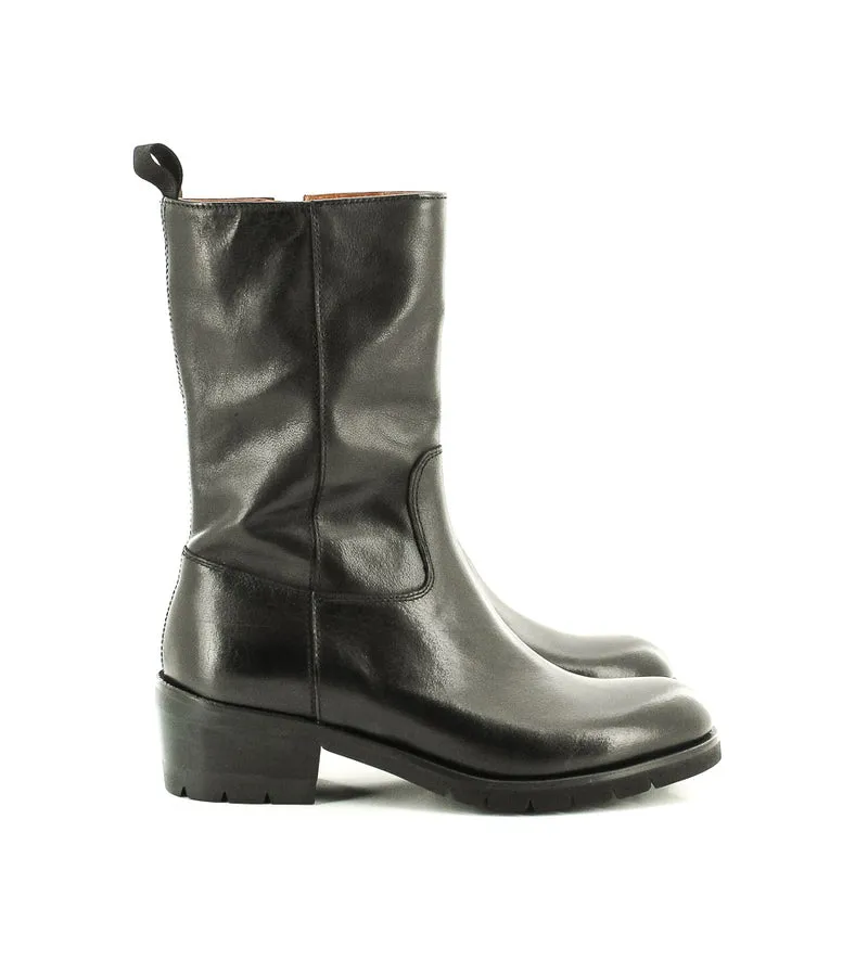 BOOTS D850