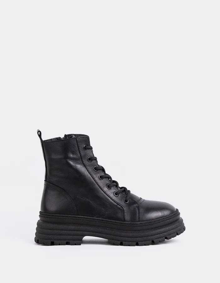 Eucles Black Leather