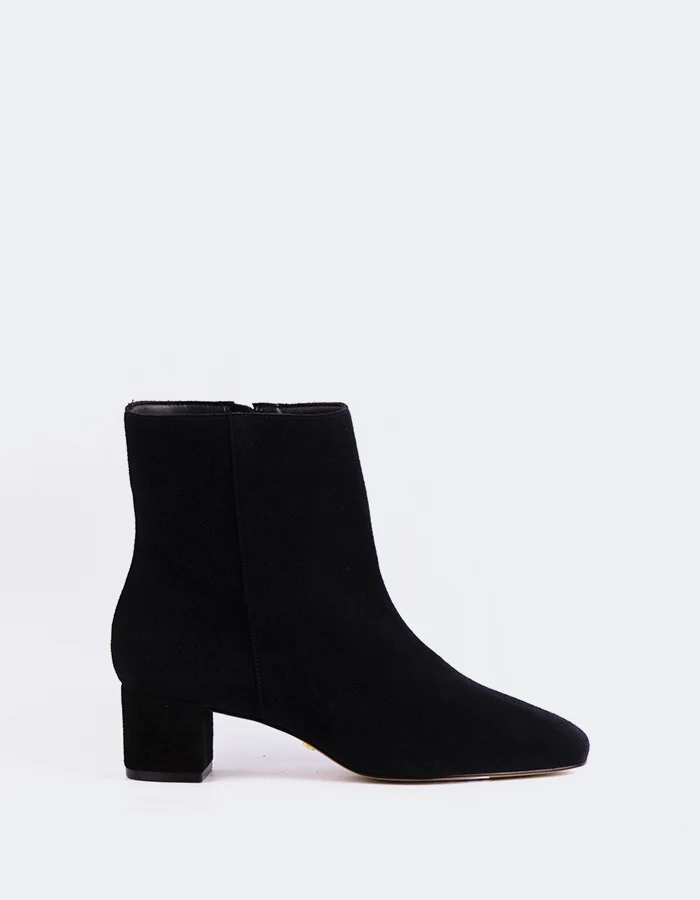 Gracyn Black Suede