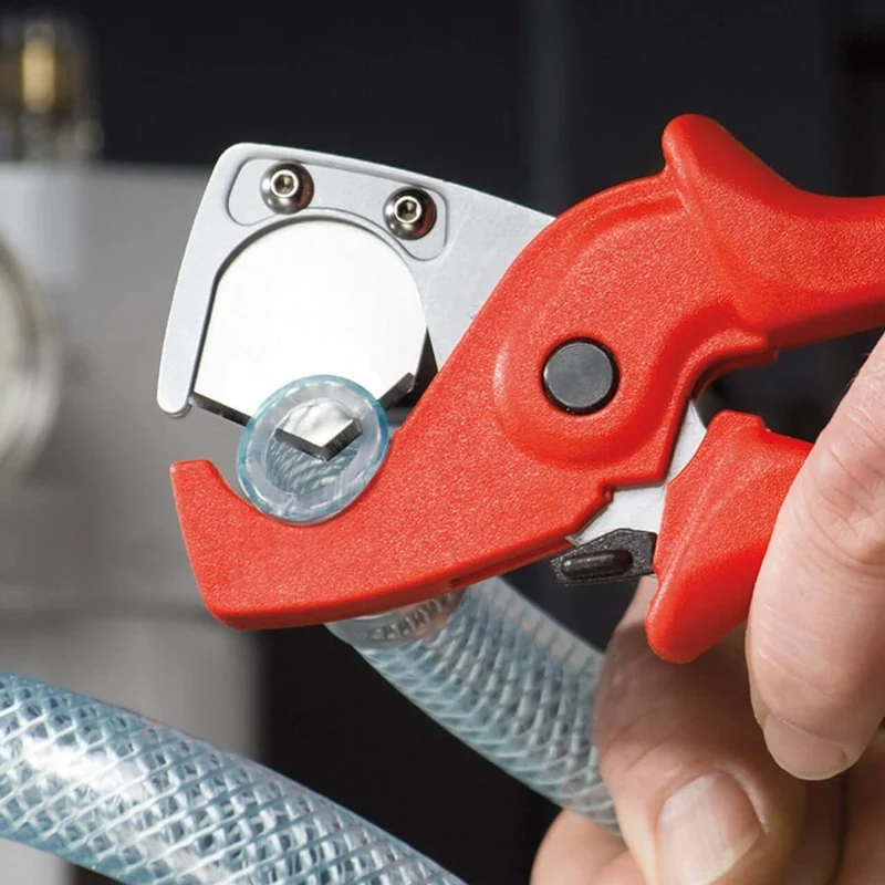 Coupe-tuyaux et gaines KNIPEX