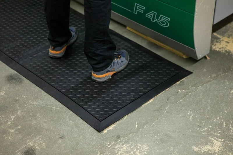 Tapis de travail MILTEX, YOGA LOCK Basic noir L71xP78 cm pièce centrale